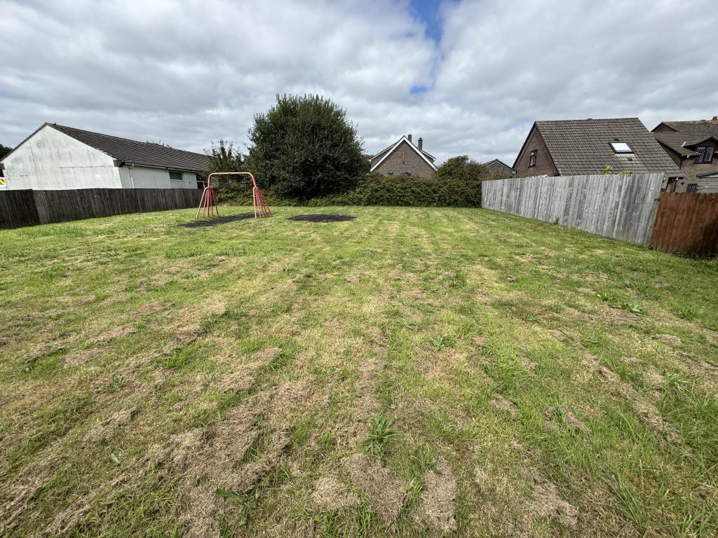 Lot: 21 - FREEHOLD LAND - View of land